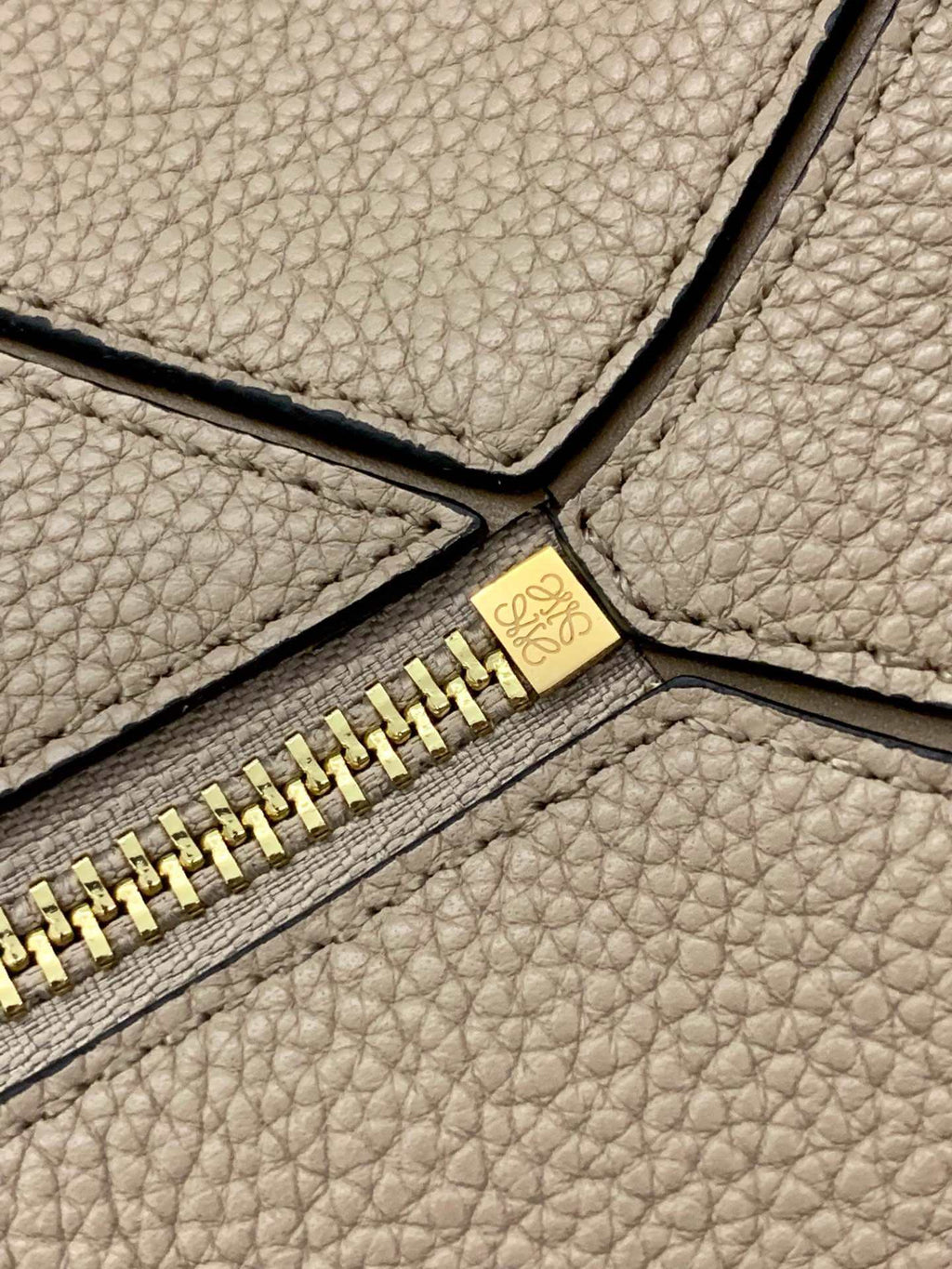 Loewe Medium Puzzle Bag