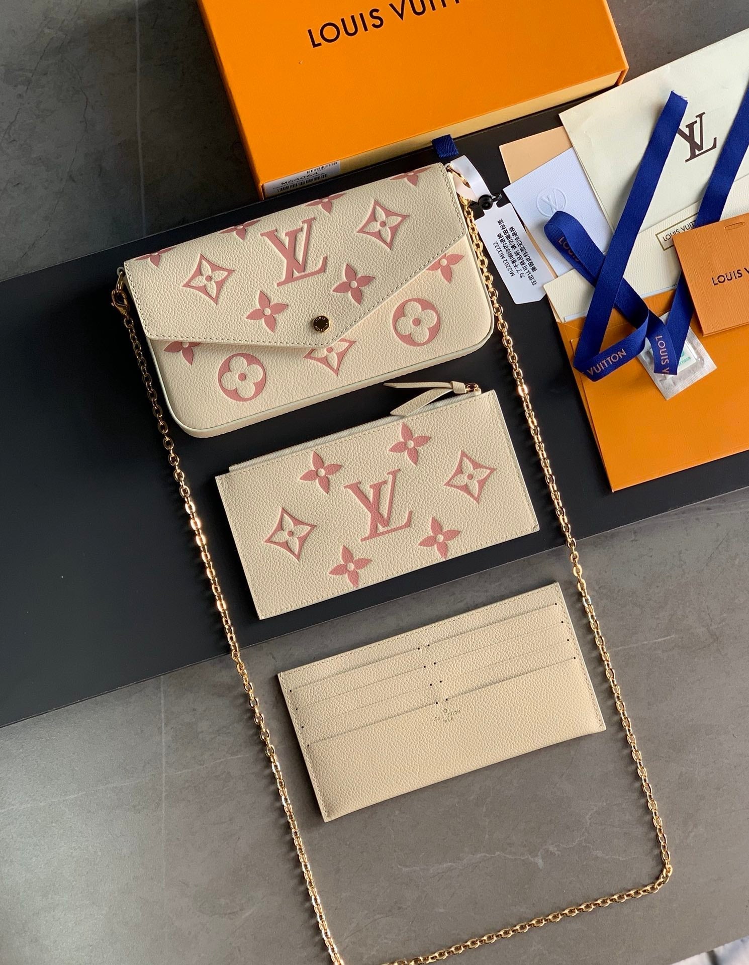 LV FÉLICIE POCHETTE Chain Bag