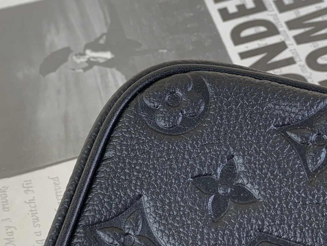 LV S Lock A4 Pouch