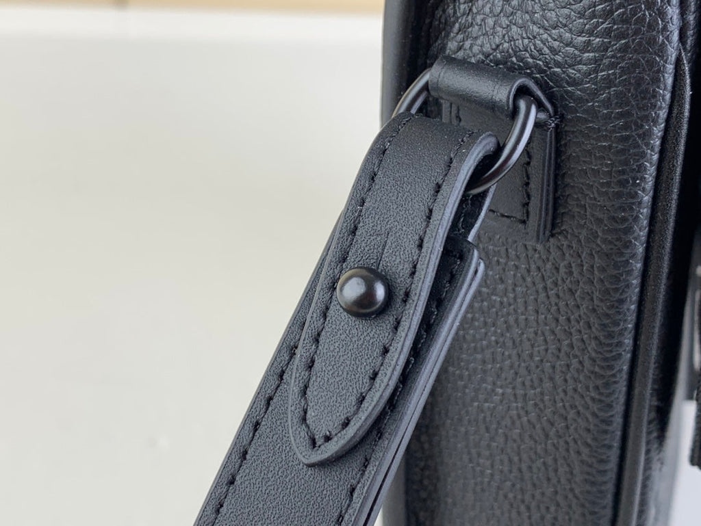 LV S Lock A4 Pouch