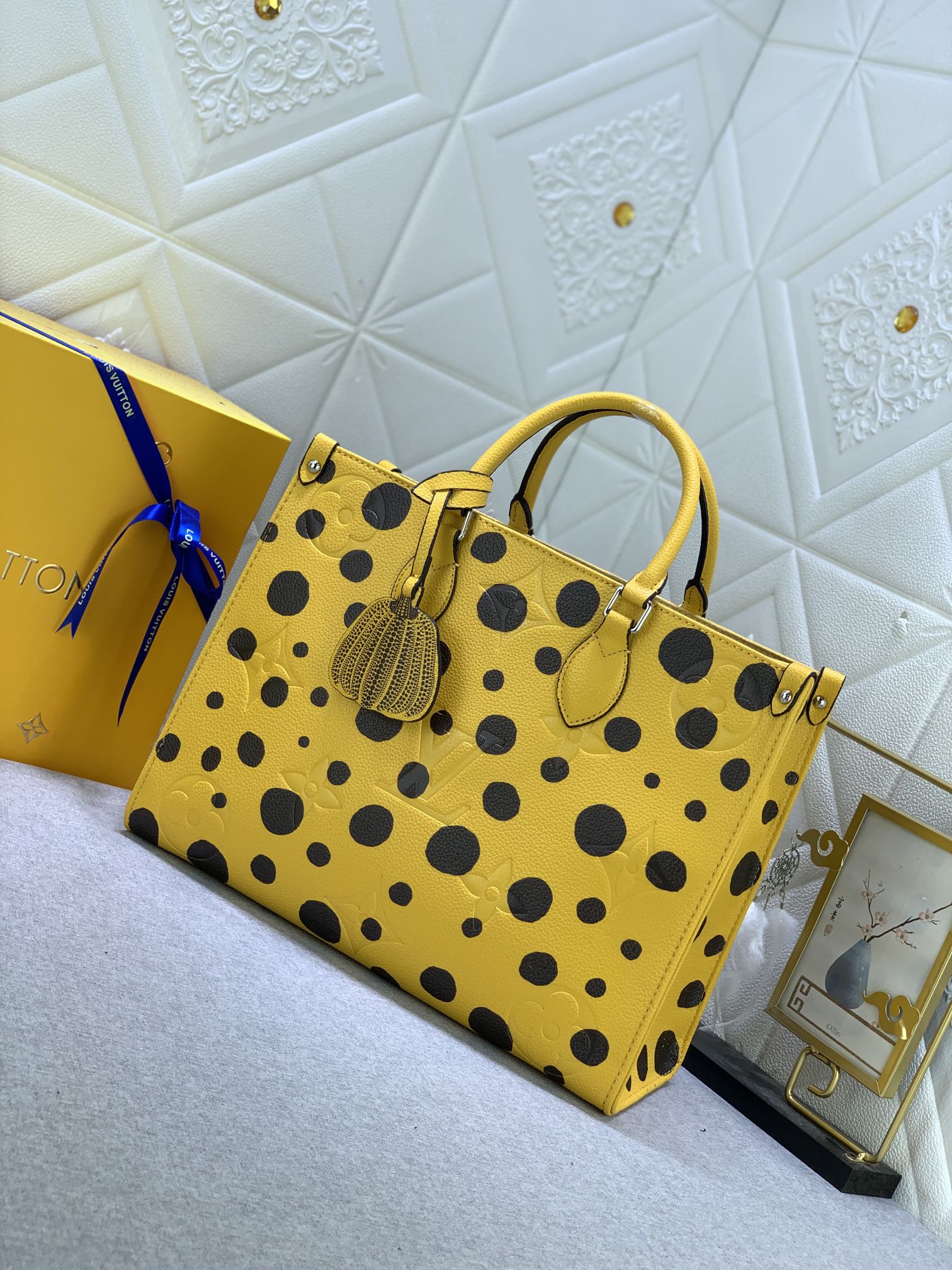 LV ONTHEGO Bag