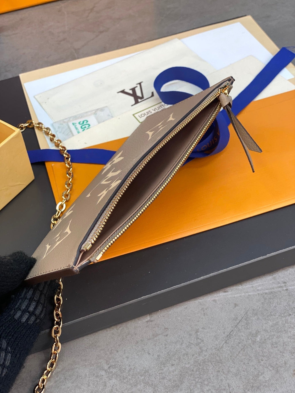 LV FÉLICIE POCHETTE Chain Bag