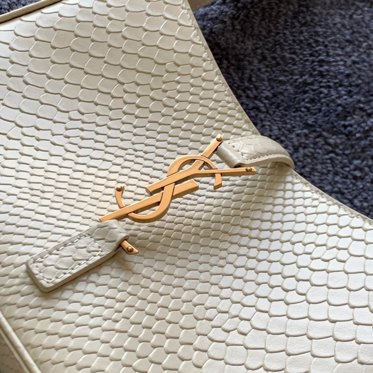 YSL Le 5 À 7 Hobo Bag