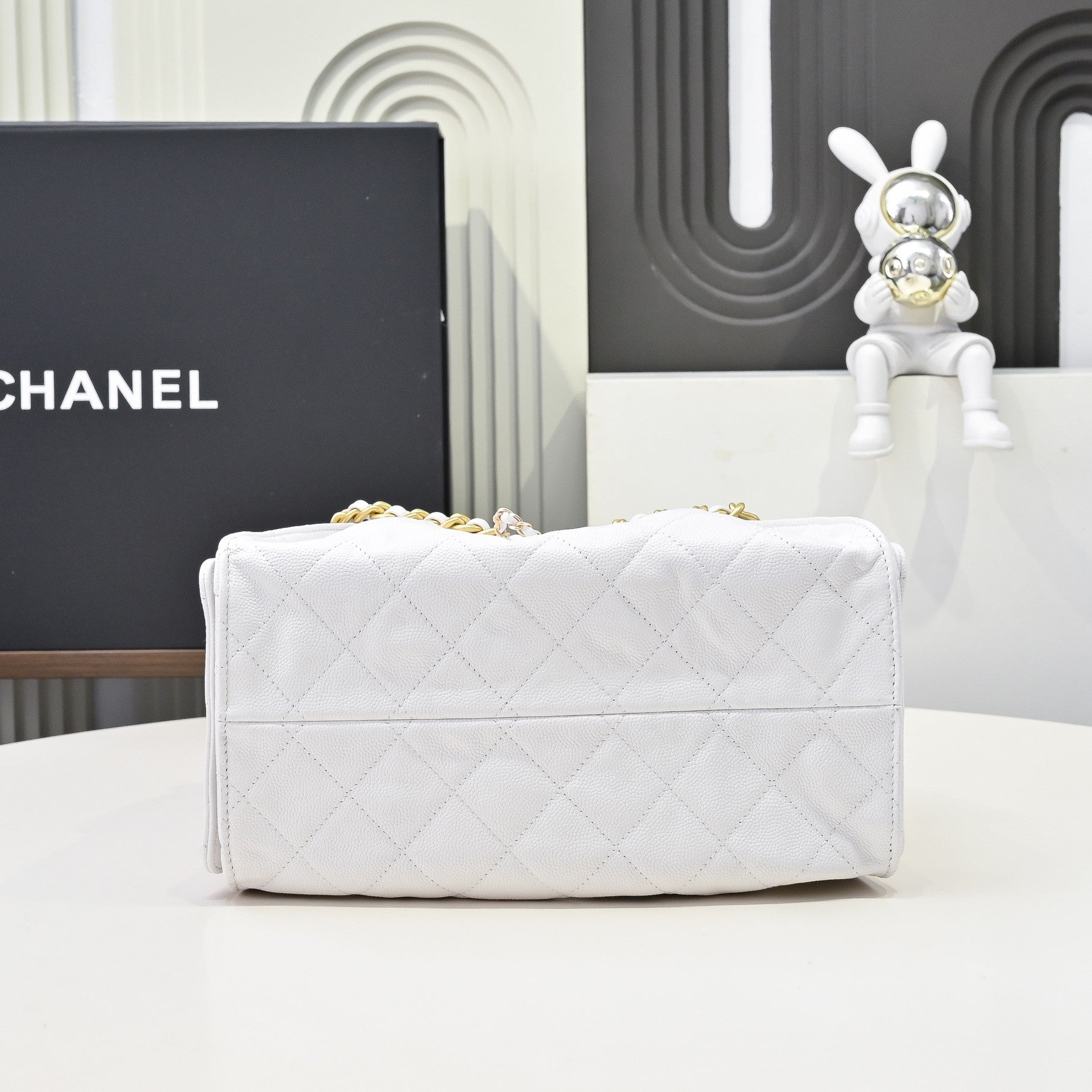 Chanel Hobo 25c White Handbag